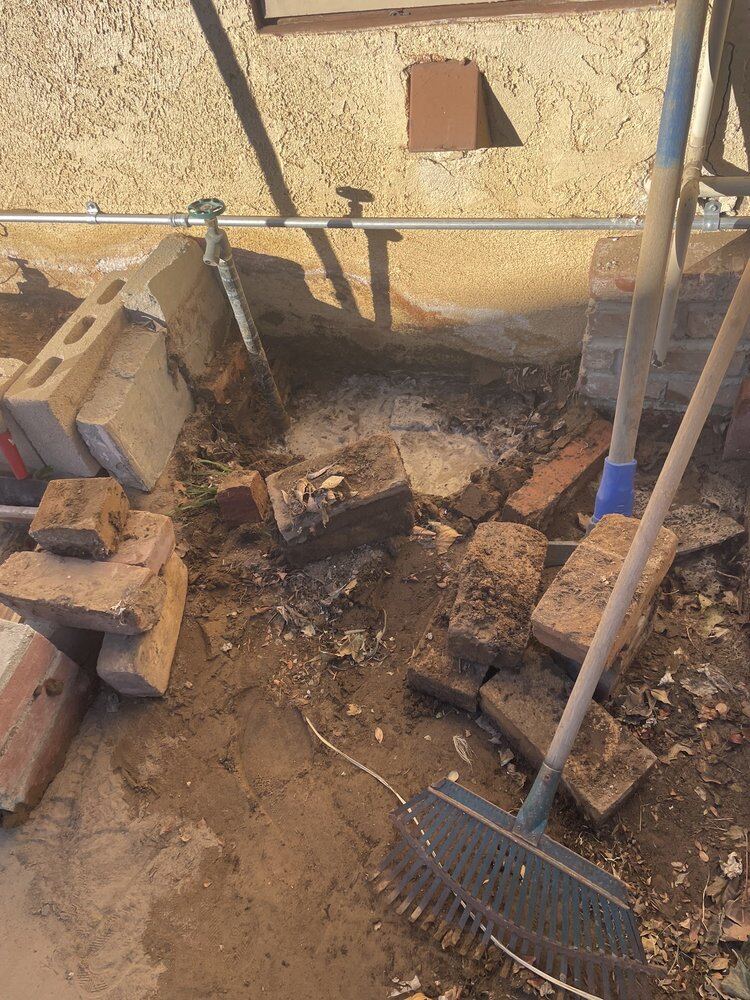 Excavation at a foundation edge