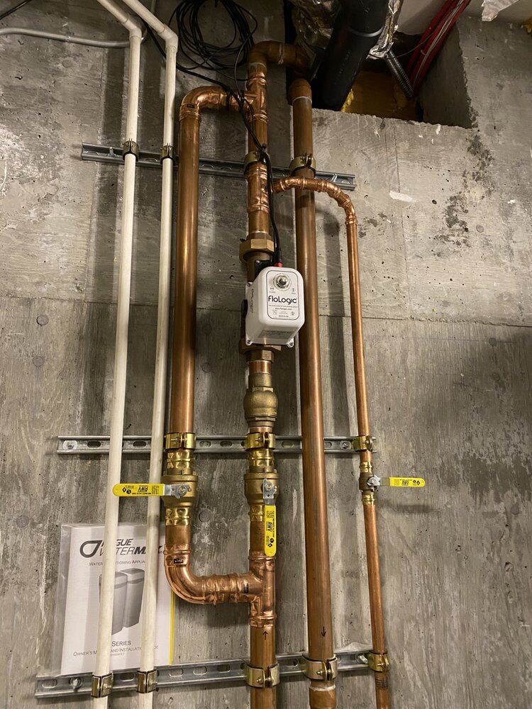 Piping manifold with isolation valves